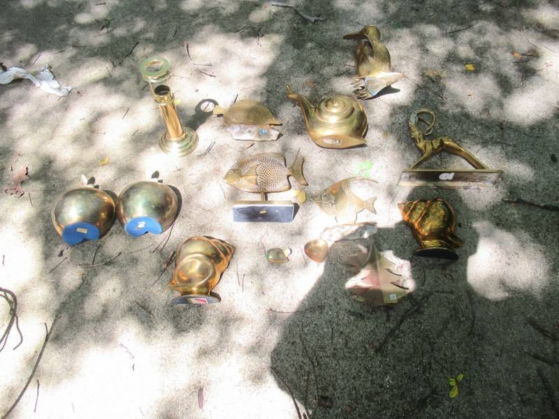 lot 25 image: BRASS DCOR
