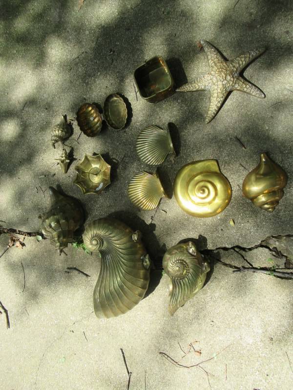 lot 29 image: BRASS DCOR