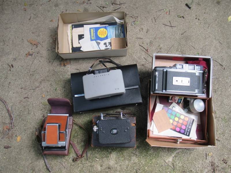 lot 41 image: VINTAGE CAMERA