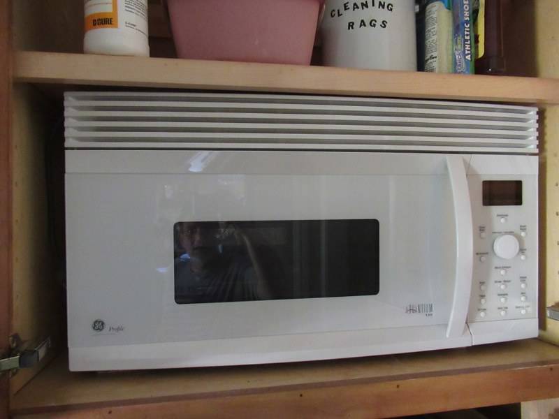 lot 76 image: GENERAL ELECTRIC WALL OVEN