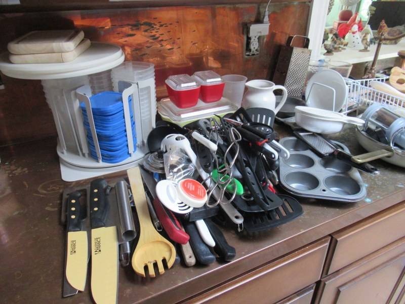 lot 86 image: KITCHENWARE