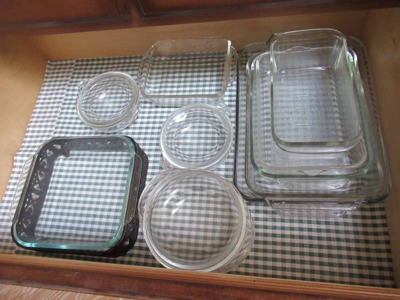 lot 88 image: KITCHENWARE
