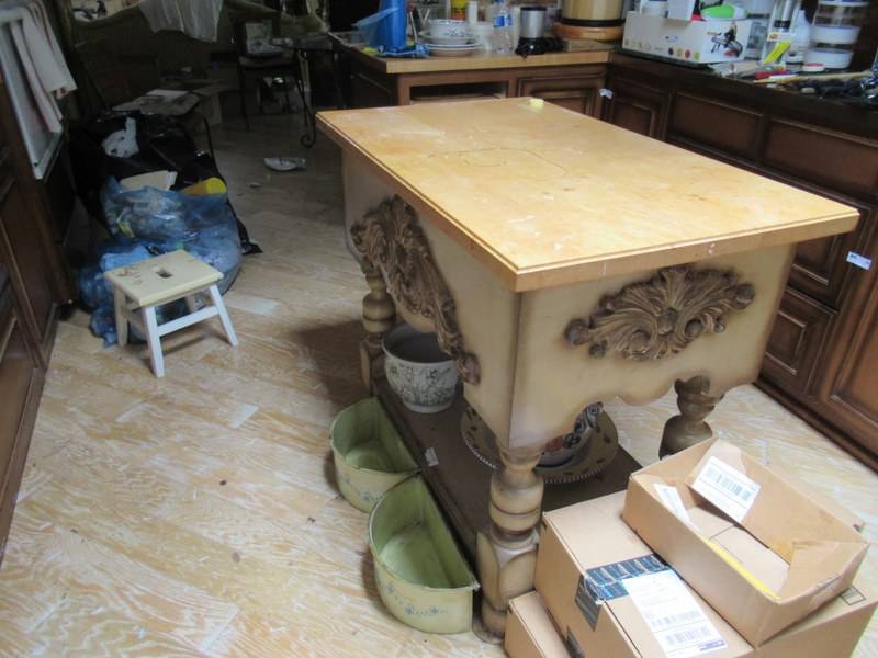 lot 106 image: FURNITURE