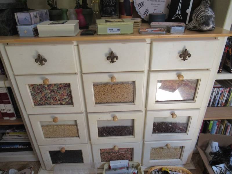 lot 116 image: FURNITURE