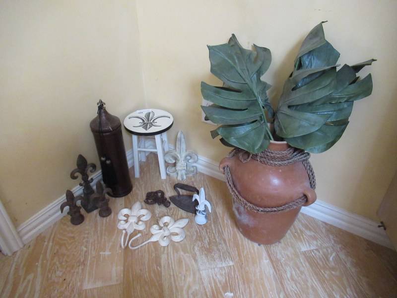 lot 121 image: HOME DCOR