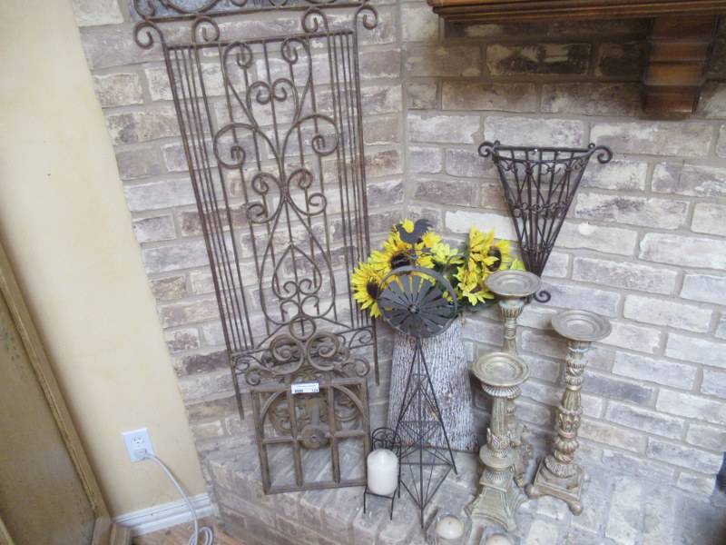 lot 124 image: HOME DCOR