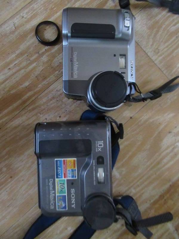 lot 134 image: CAMERAS
