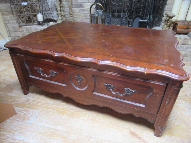 lot 138 image: FURNITURE