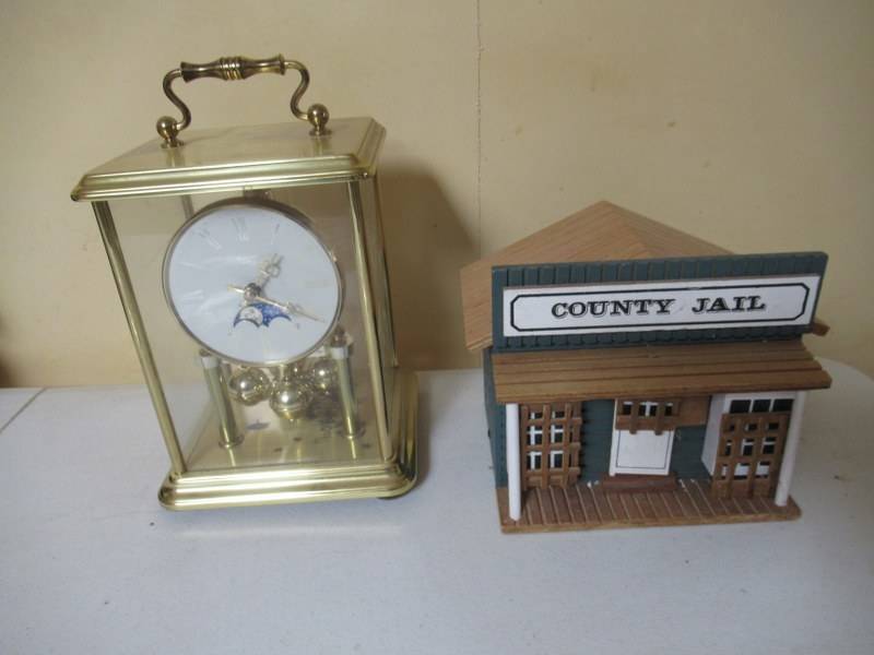 lot 137 image: HOME DCOR