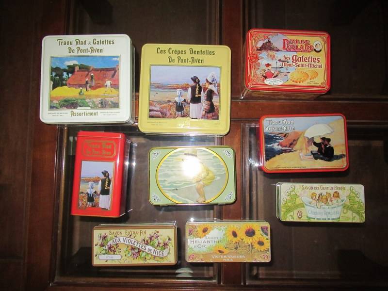 lot 182 image: COLLECTIBLES