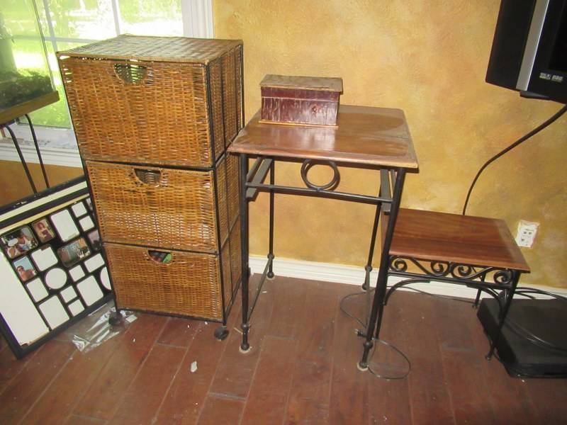 lot 203 image: FURNITURE