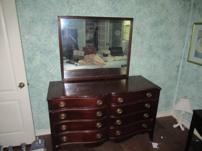 lot 223 image: VINTAGE FURNITURE