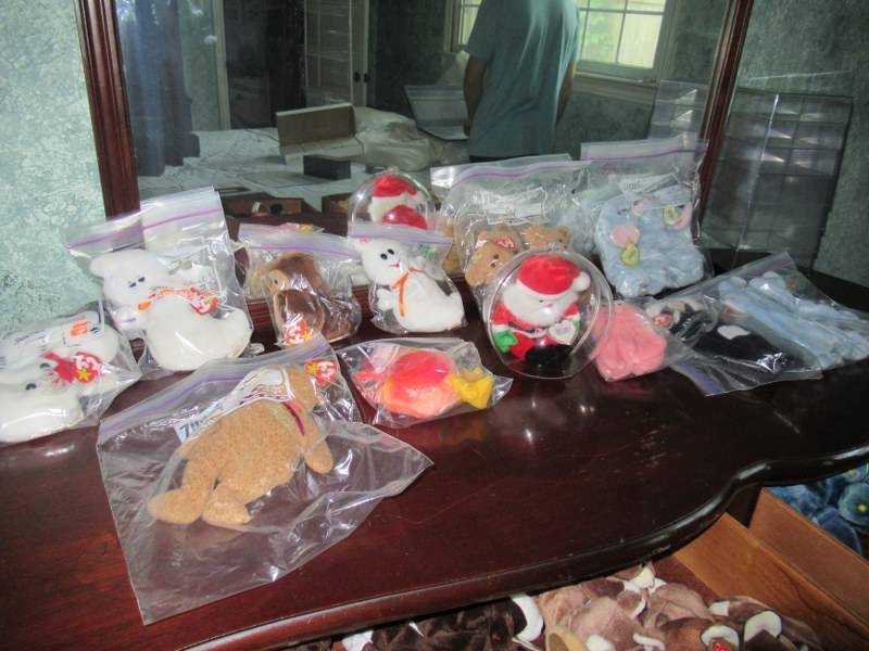 lot 227 image: BEANIE BABYCOLLECTIBLES