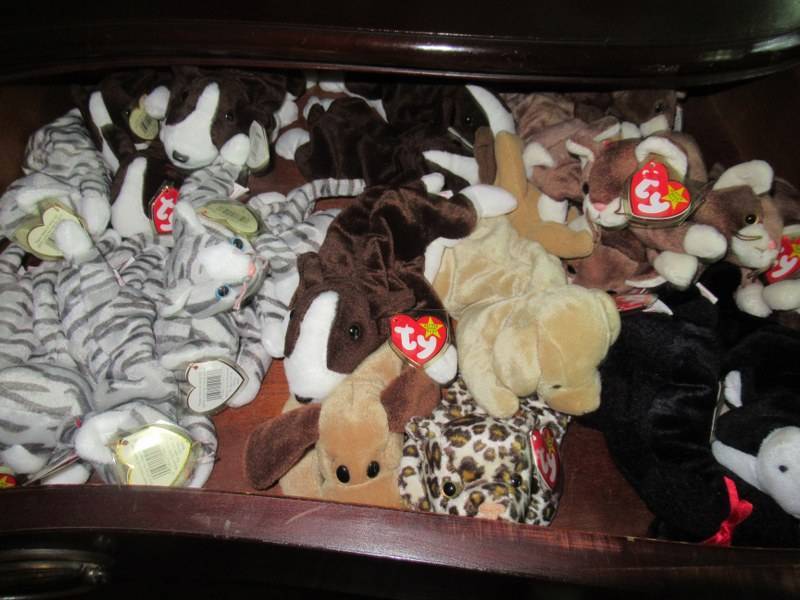 lot 228 image: BEANIE BABY COLLECTIBLES