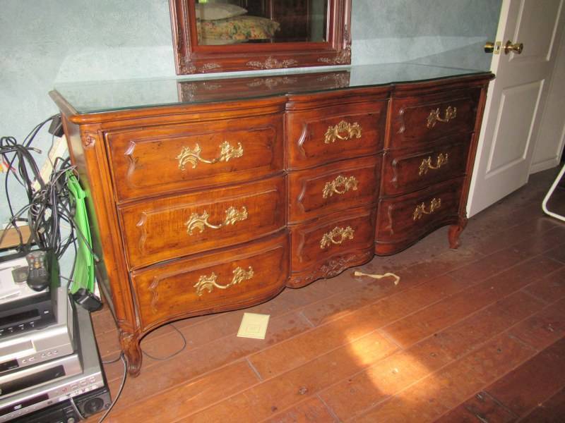 lot 265 image: HENREDON FURNITURE
