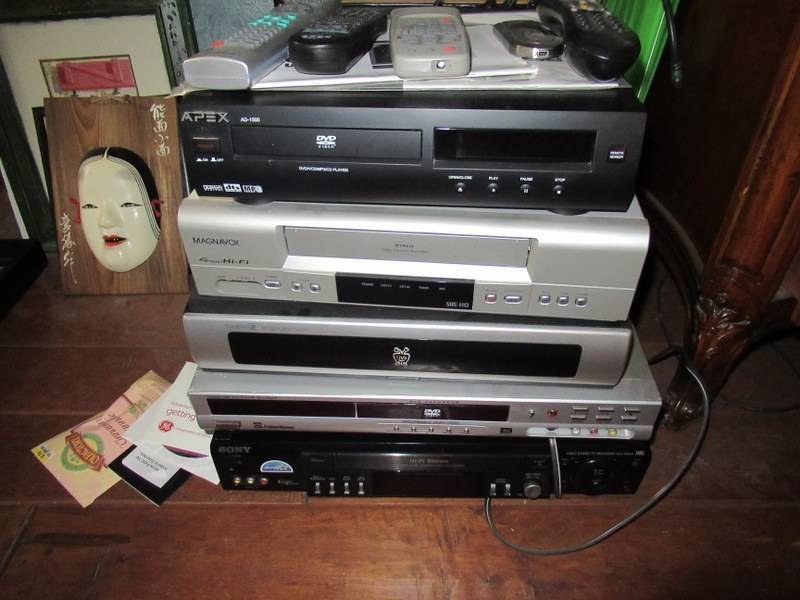 lot 269 image: ELECTRONICS