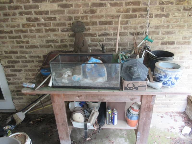 lot 281 image: OUTDOOR DCOR
