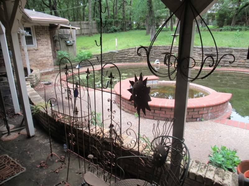 lot 285 image: OUTDOOR DCOR