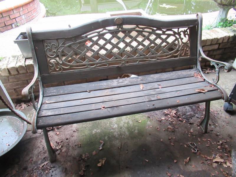 lot 291 image: OUTDOOR DCOR