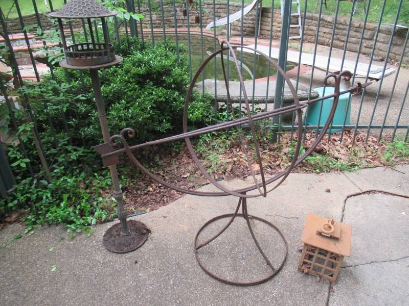 lot 297 image: OUTDOOR DCOR