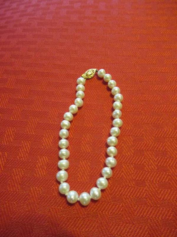lot 333 image: PEARL BRACELET
