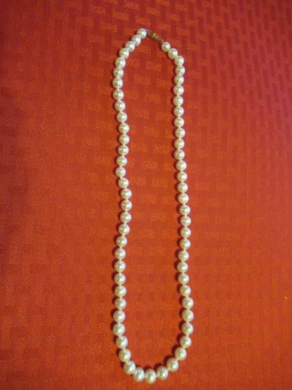 lot 334 image: PEARL NECKLACE
