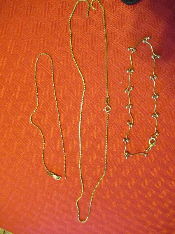 lot 339 image: GOLD BRACELET AND NECKLACES