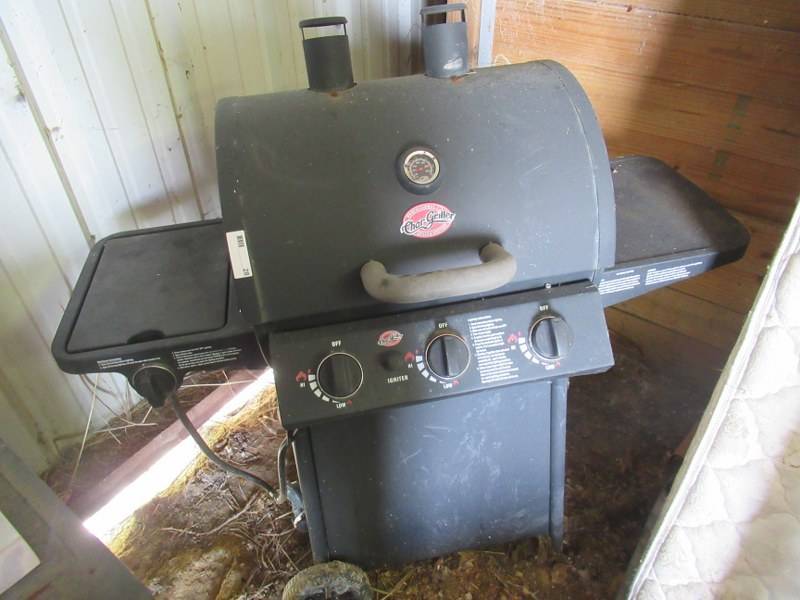 lot 28 image: CHAR-GRILLER