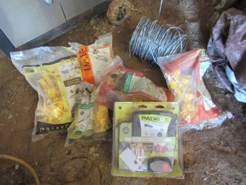 lot 39 image: FENCE SUPPLIES