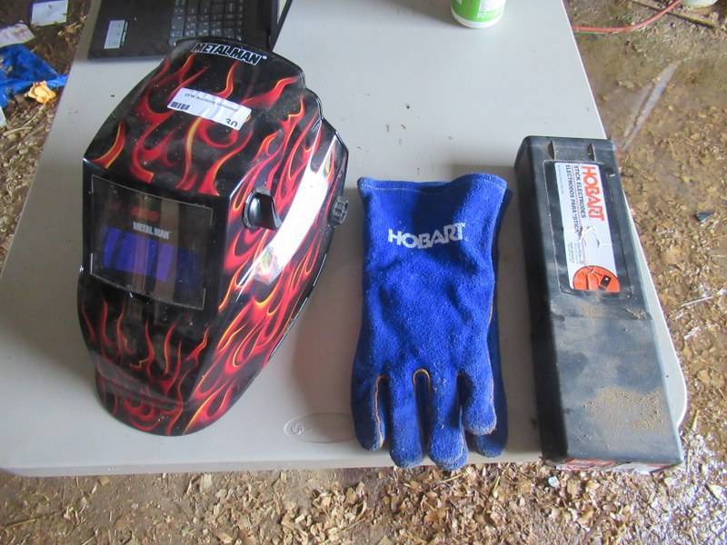 lot 30 image: WELDING SUPPLIES