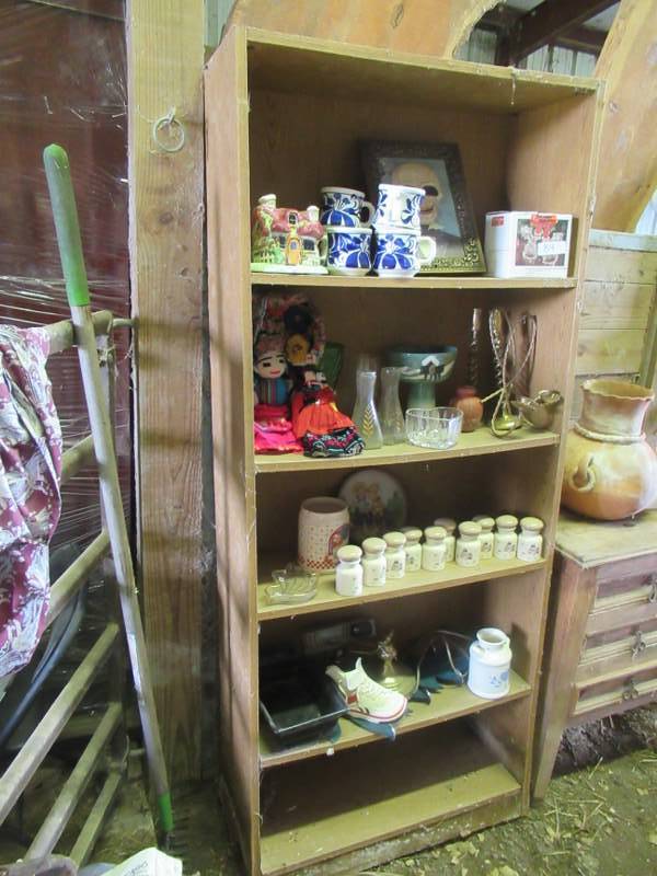 lot 84 image: FURITURE AND CONTENTS