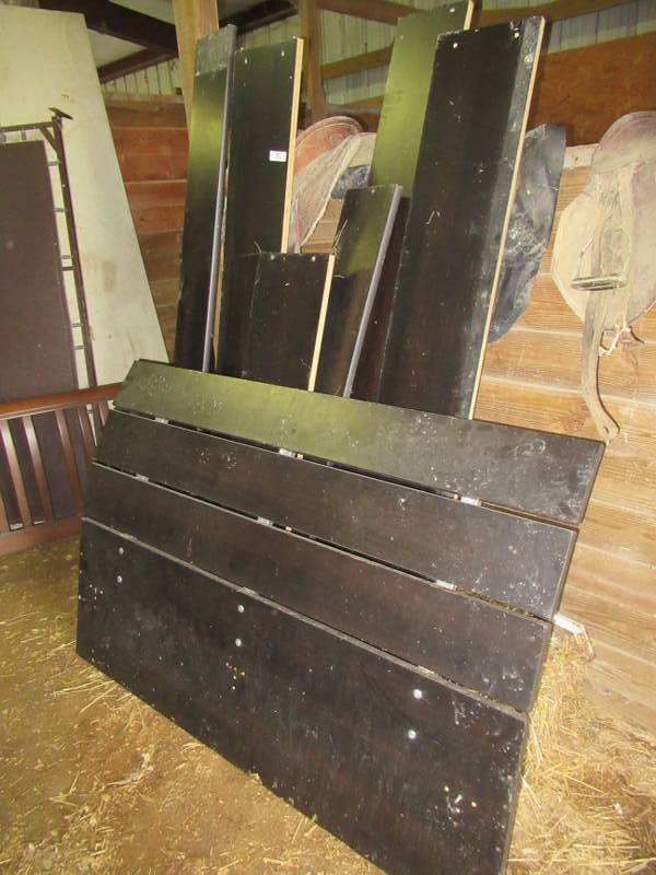 lot 90 image: FURNITURE