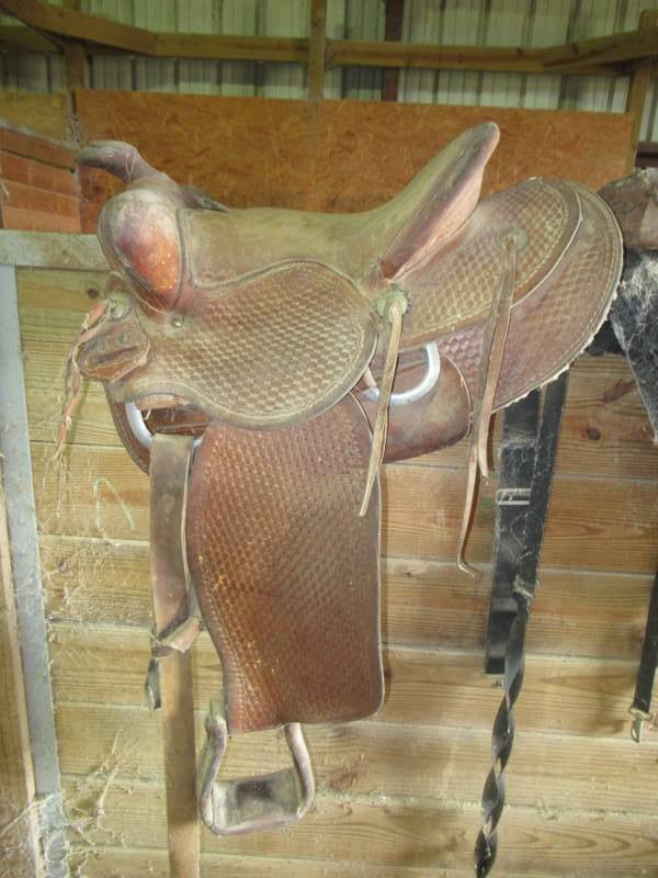 lot 96 image: VINTAGE SADDLE