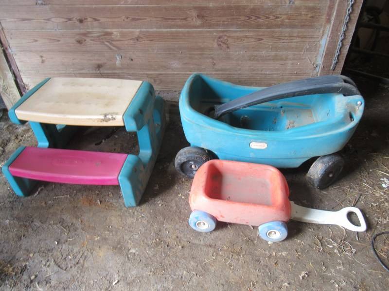 lot 100 image: TOYS