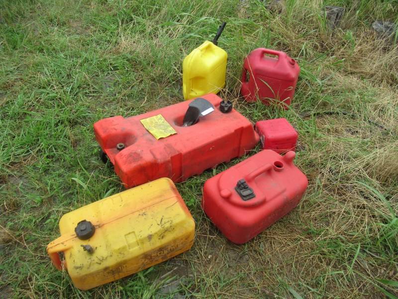 lot 113 image: BOATINGGAS TANKS