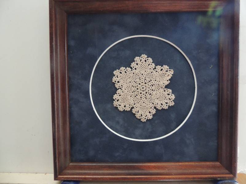 lot 84 image: Crochet doily F 9 12x 9 12 A  4