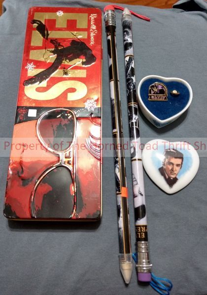 lot 31 image: Elvis Items