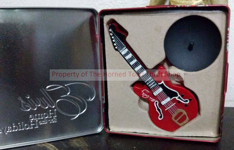 lot 63 image: Elvis Collectibles