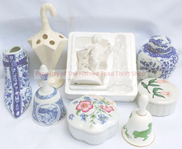 lot 74 image: Ceramic Items