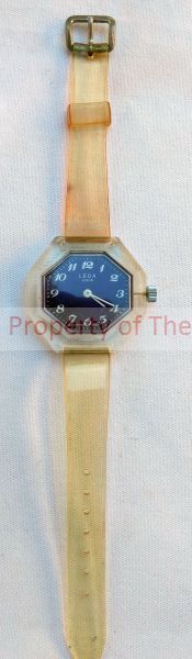 lot 76 image: Watch