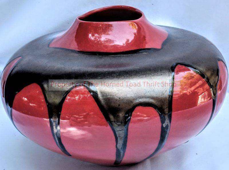 lot 48 image: High End Pottery