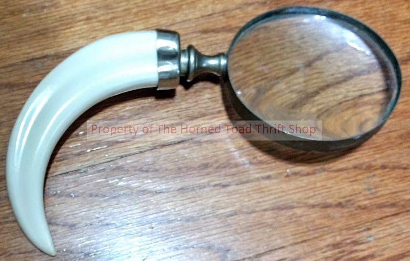 lot 119 image: Vintage Faux HornTusk Magnifying Glass