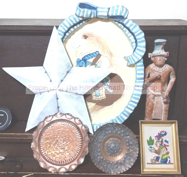 lot 130 image: Home Decor Lot