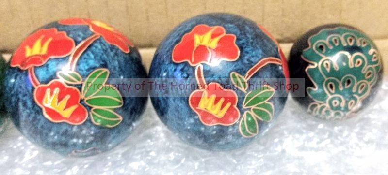 lot 159 image: VINTAGE MUSICAL CHIME CHINESE STRESS BALLS
