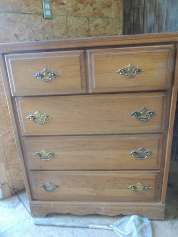 lot 5 image: Chest of drawers 41x33x17