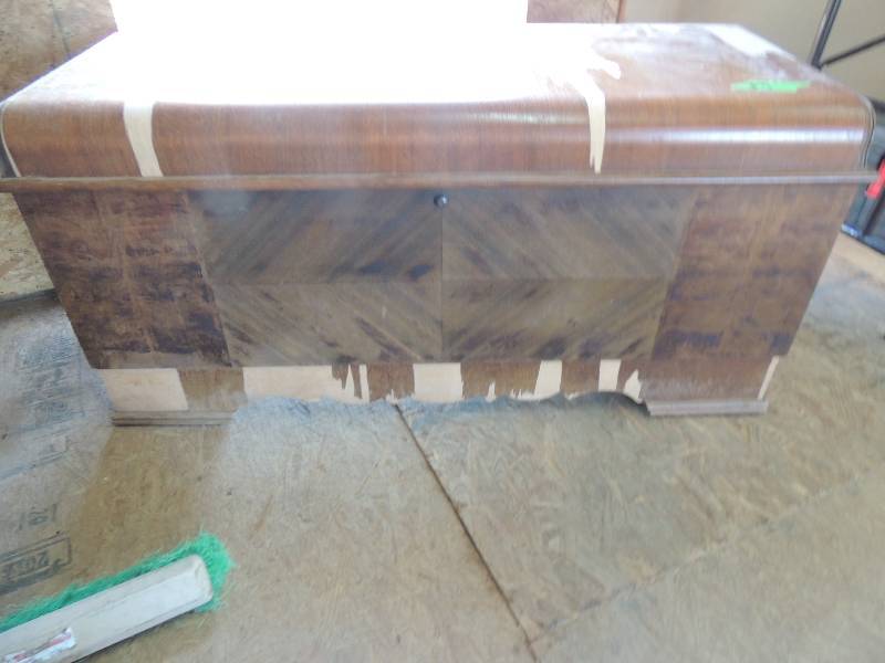 lot 7 image: Lane Cedar chest