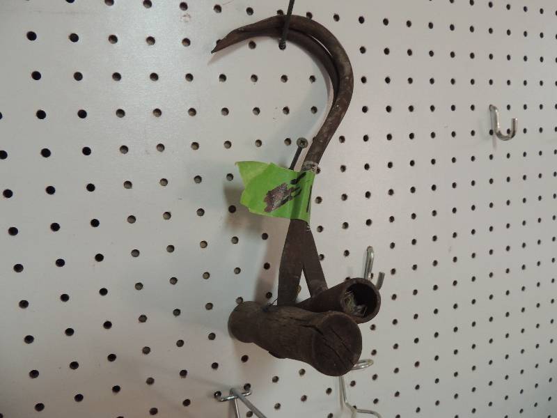 lot 11 image: hay Hooks x 2
