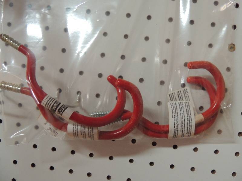 lot 14 image: 60 lbs. screw hooks x 4