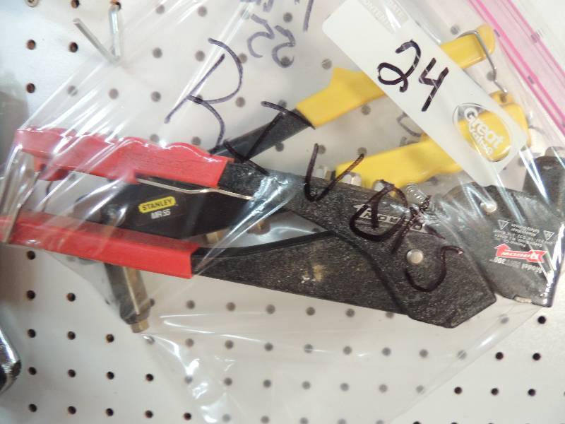 lot 24 image: Rivit gun -  arrow model RHY-300   & Stanley MR-55