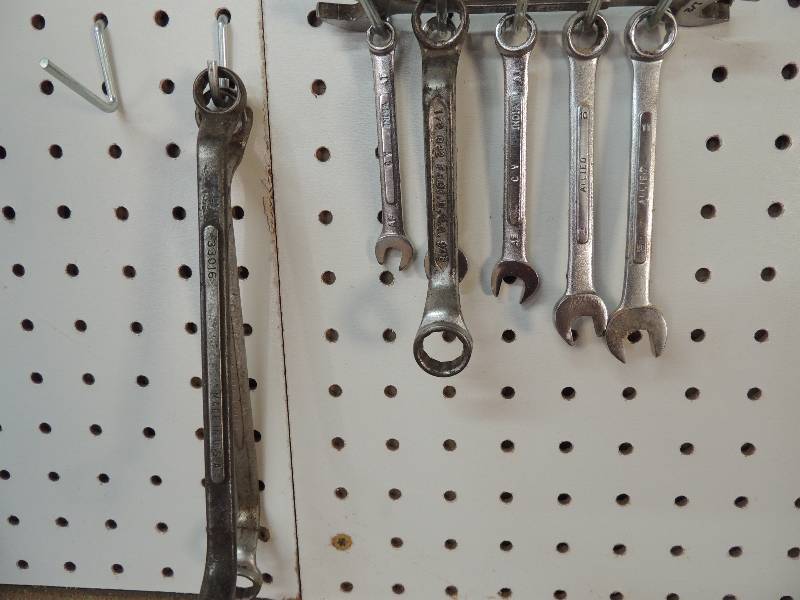 lot 31 image: Smaller wrenches 7,8,9,10,11,916 plus boxed wrenches x 2 14 and half inch